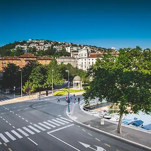 Deluxe & Revis Rijeka